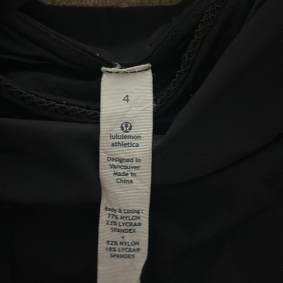Black old lululemon tank size 4 - Picture 4 of 4